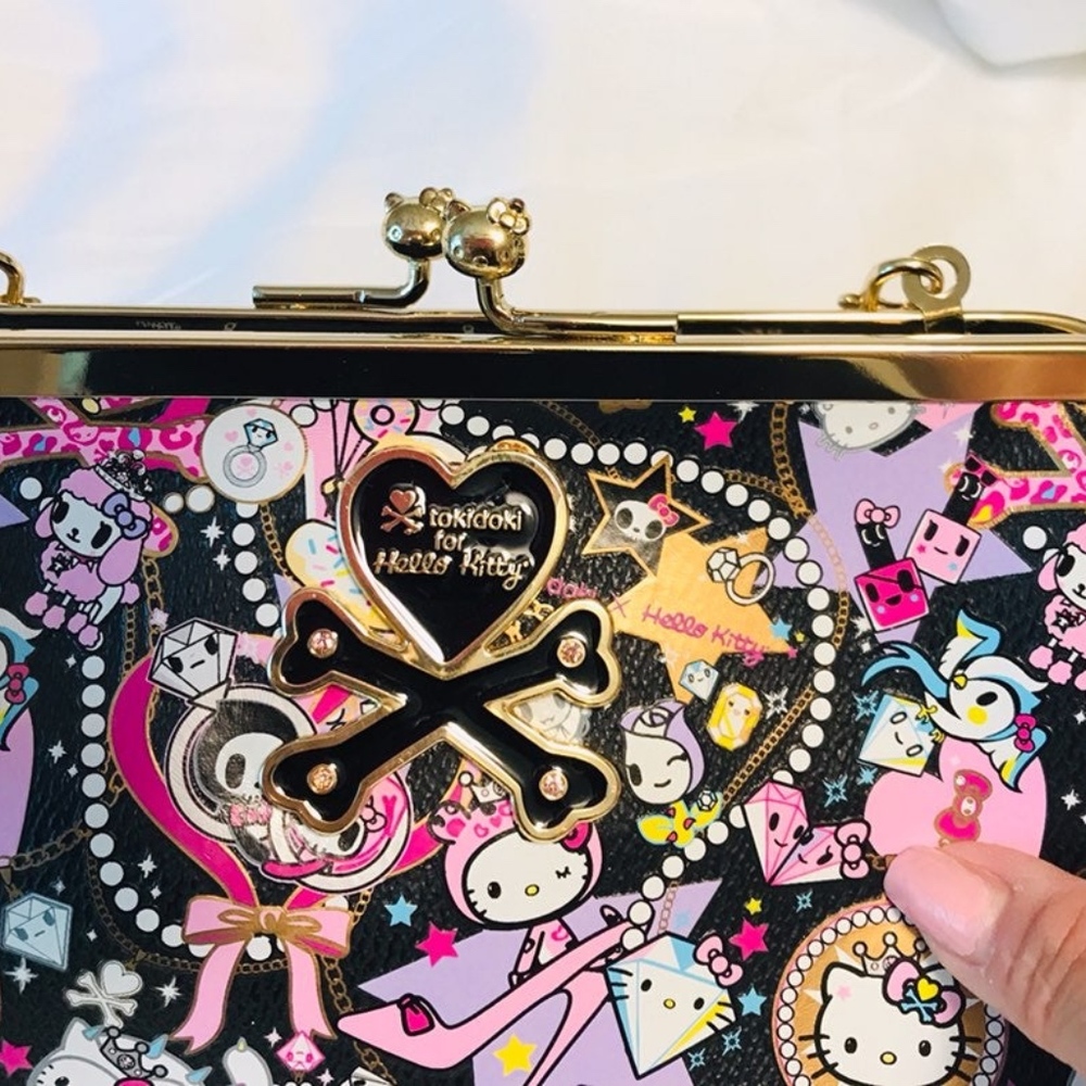 Beautiful eye catching Tokidoki clutch/crossbody - Picture 5 of 7